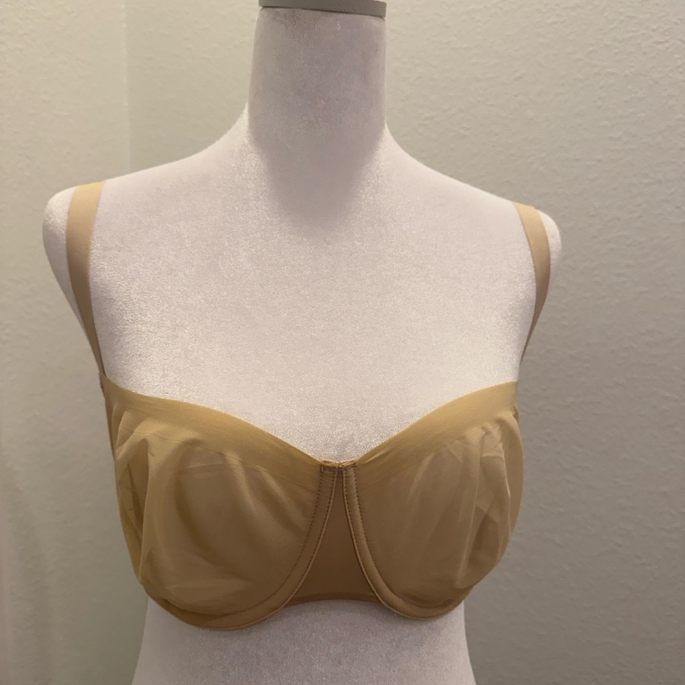 SKIMS No Show Molded Unlined Balconette Bra